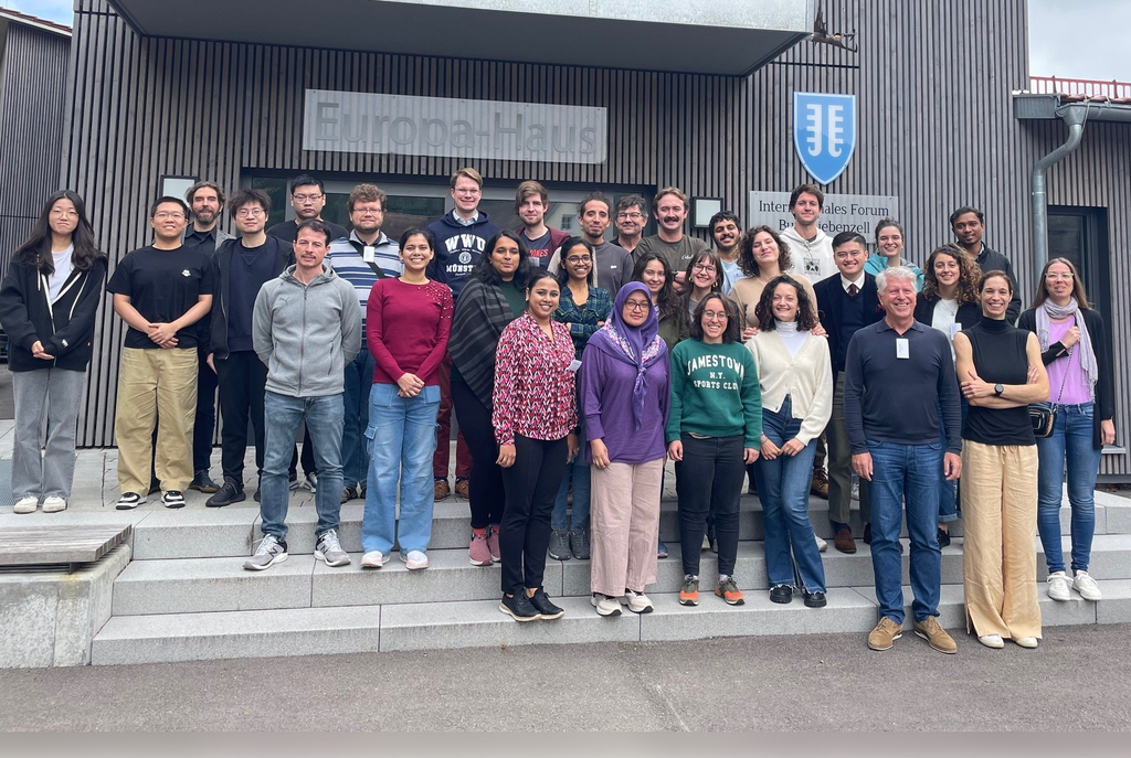 ISAPP School "Neutrinos and Dark Matter – in the lab and in the Universe"